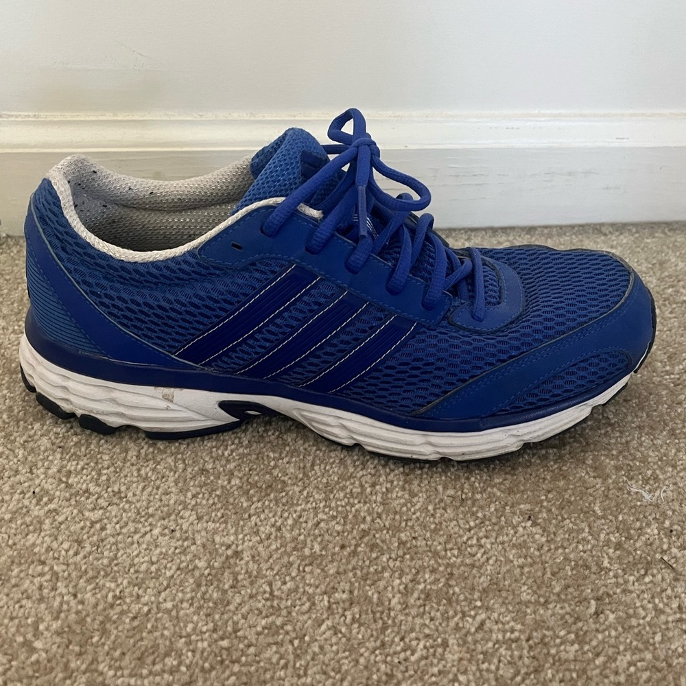 Womens adidas sneakers size 9.5